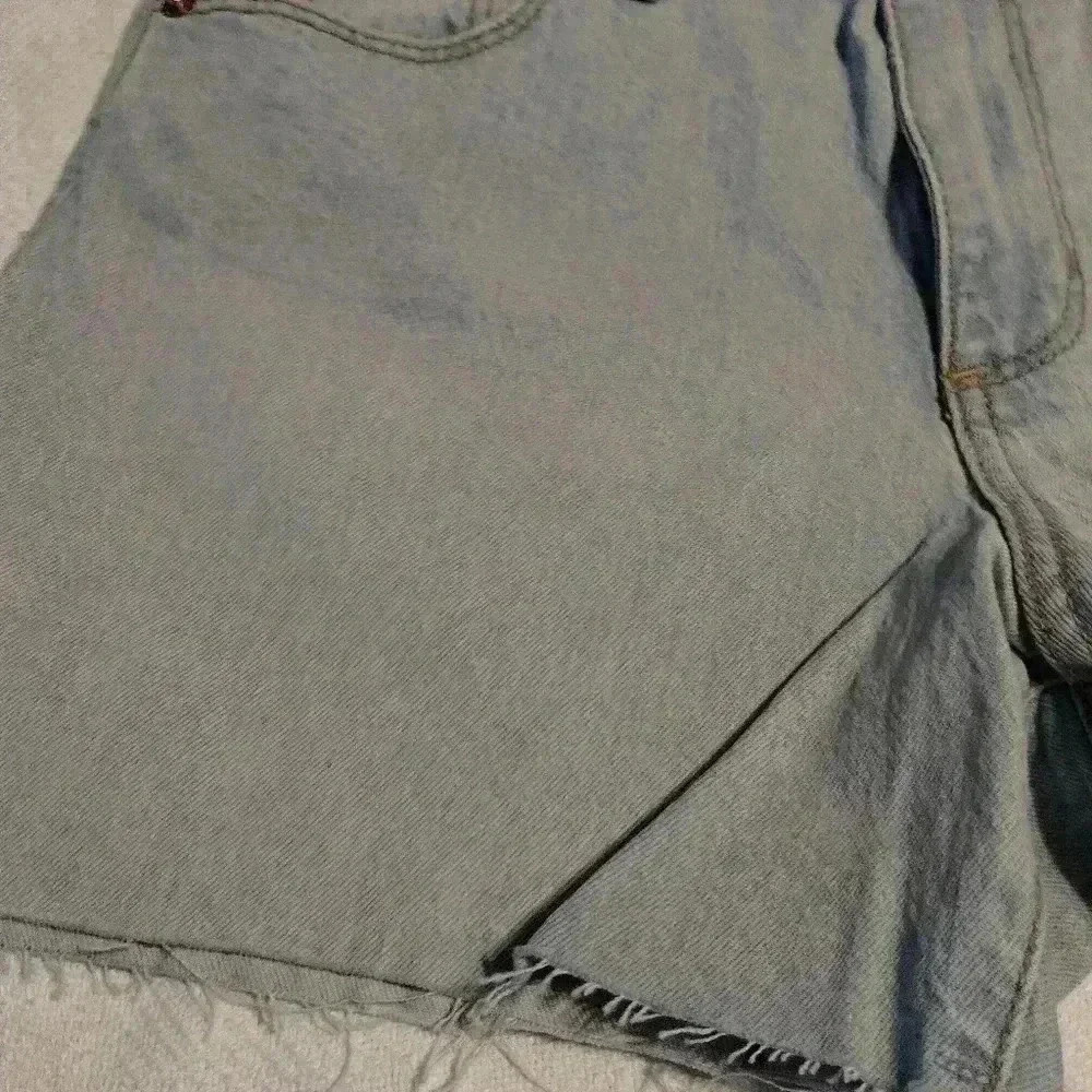 - Universal Thread High-Rise Midi Shorts White Size 8 New - Picture 12 of 15